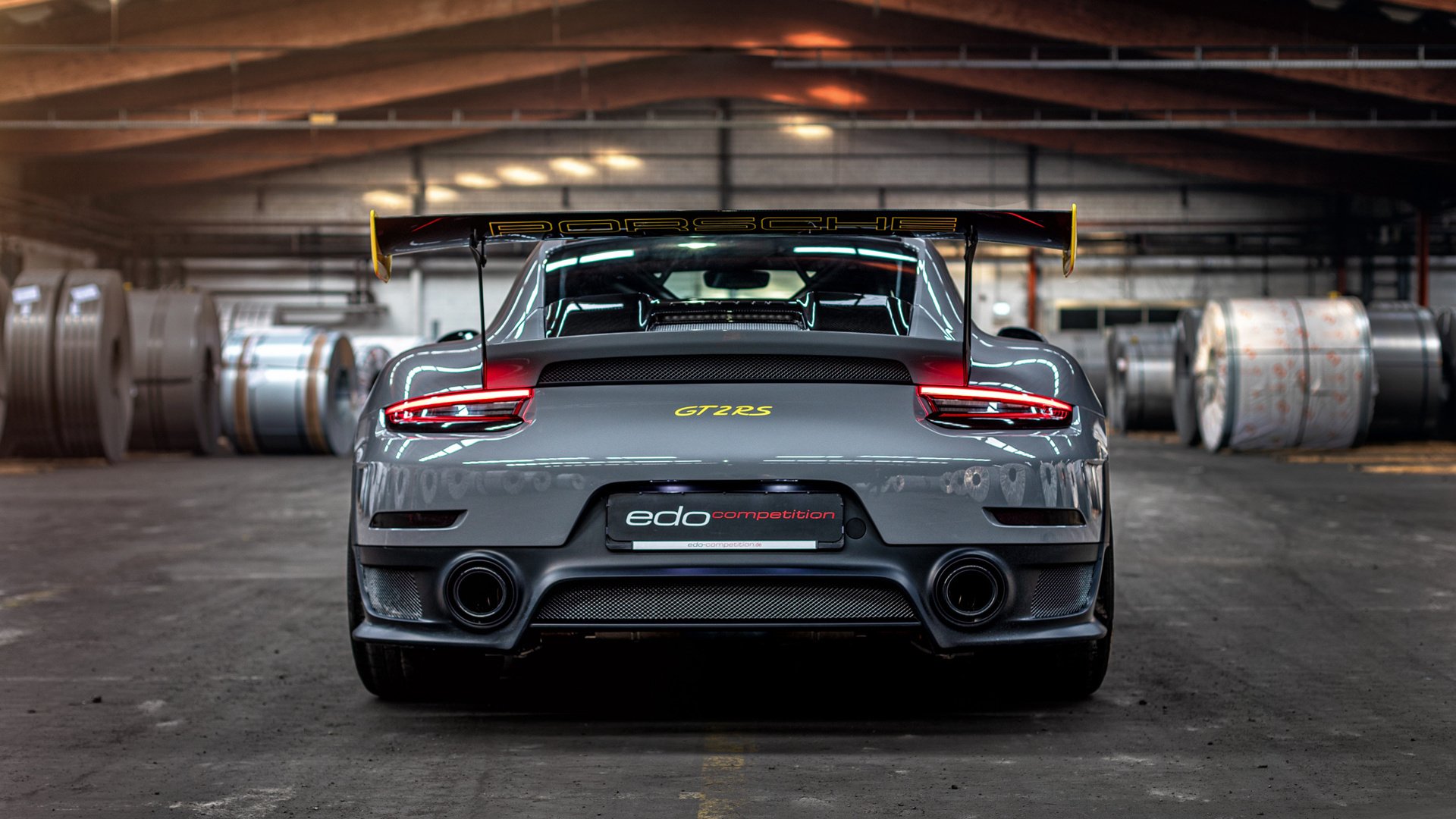 全球车迷狂欢夜：F1赛场现场直击，f1汽车比赛